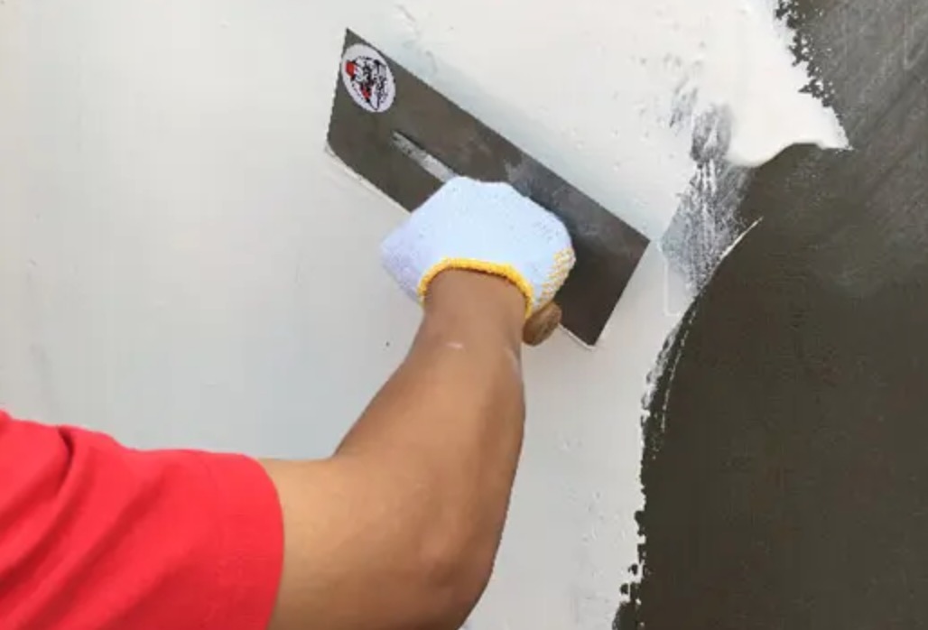 刮瓷就是瓷面的漆料，而漆料怎么可能不含有甲醛呢？